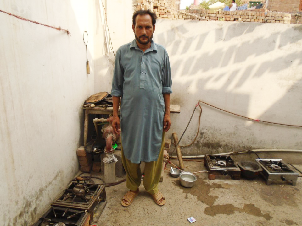 Yarn knitting (Waan Bunai)