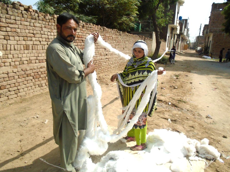 Yarn knitting (Waan Bunai)