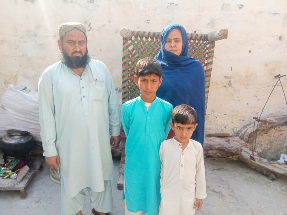 Grocery item salesman