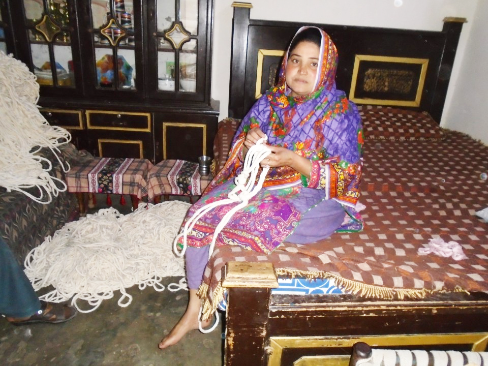 Yarn Knitting (Waan Bunai)